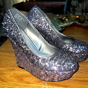Bongo Wedges Size 8.5